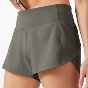 Lululemon Speed Up Olive 2.5” shorts Size 6